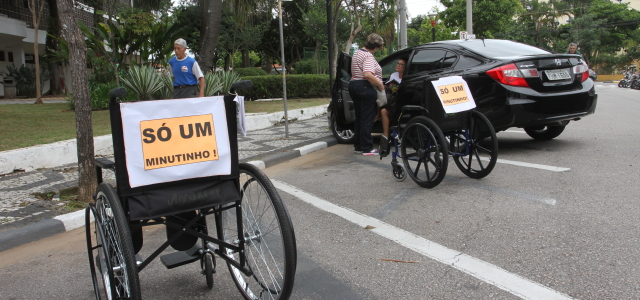 Campanha Educativa Cadeiras De Rodas Ocupam Vagas De Estacionamento