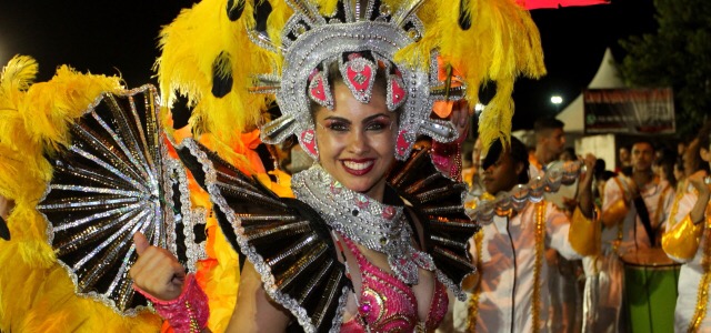 Retorno Do Desfile De Carnaval De Rua Em Jacare Rene 12 Mil Folies