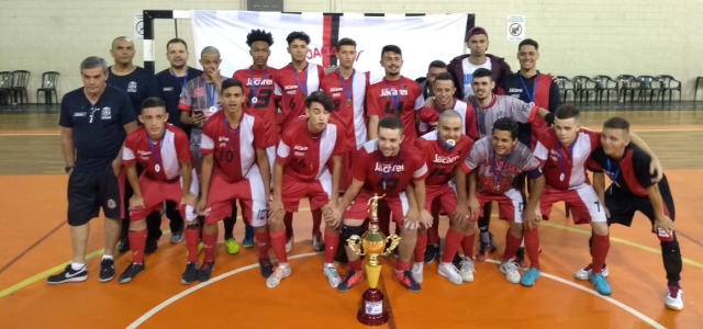 Futsal de Jacareí goleia no Paulista e vôlei adaptado vence na